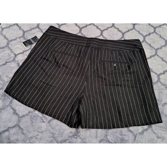 NWT Lauren Ralph Lauren Womens Pinstripe Black Pleated High-Waisted Shorts/Sz. 1 - Picture 2 of 4
